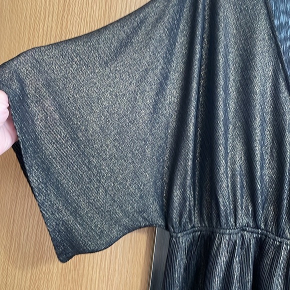 Aqua Curve 1X black gold dress blouse V neck elastic under bust flowy bottom NWT - Picture 4 of 14